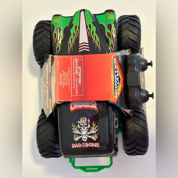NEW Grave Digger RC Truck 1:15th Scale - Picture 7 of 7